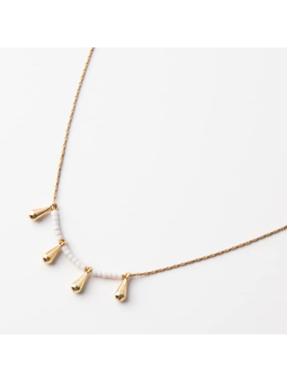 🆕 Gold and White Yesenia Necklace Plunder